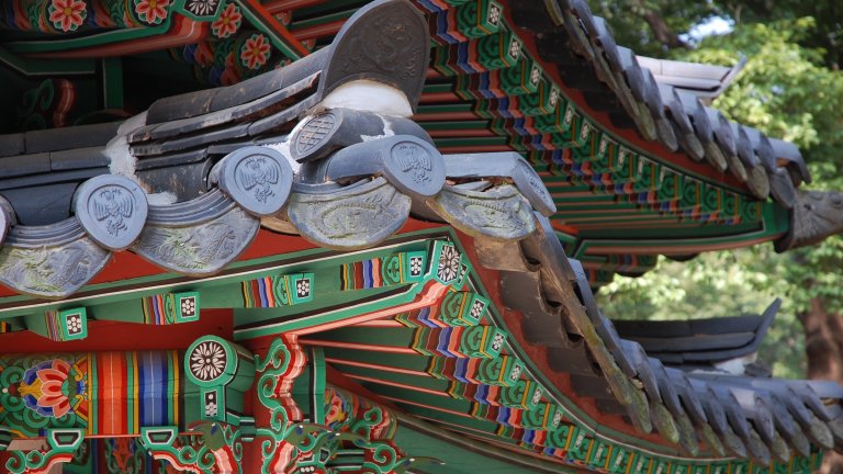 Changdeokgung Palace in Seoul, South Korea. Students in Stanford’s SKSP online course learn about Korea from many angles, including both traditional and contemporary Korean culture.