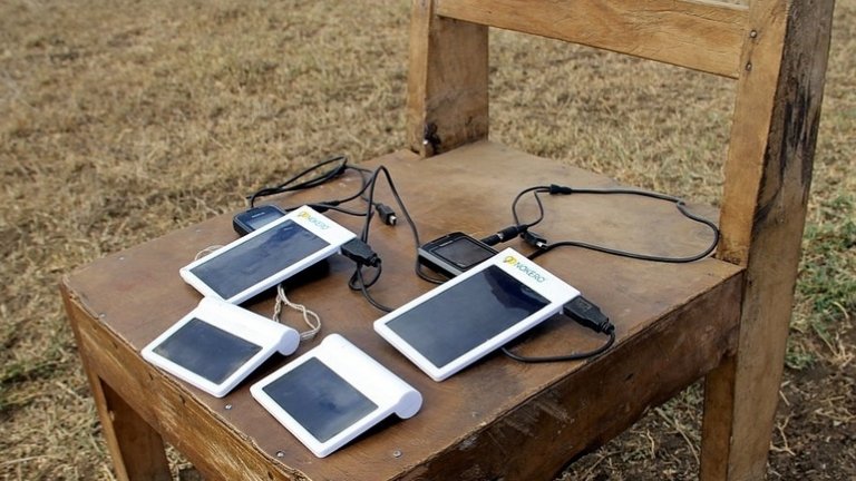 solar cellphone Flickr Nokero headliner