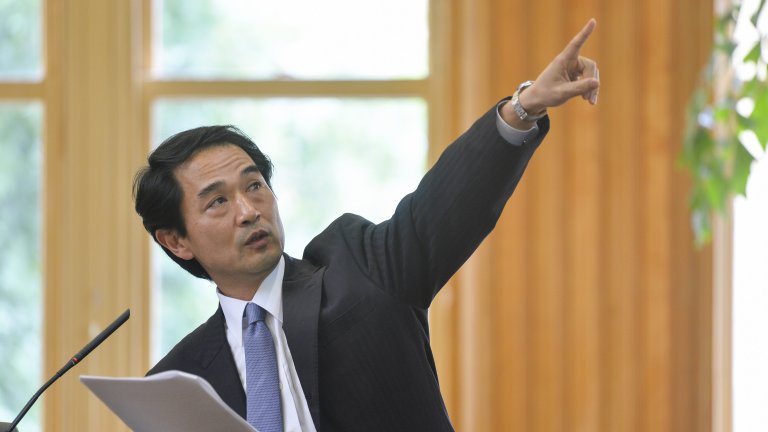 Hirotaka Unami presenting at an AHPP conference at Stanford