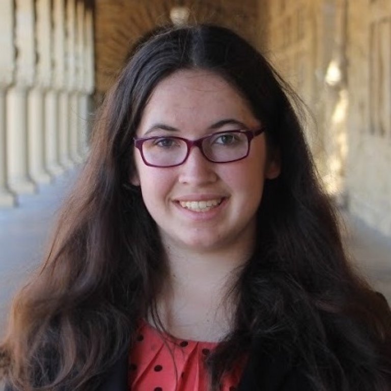 Julia Thompson Headshot