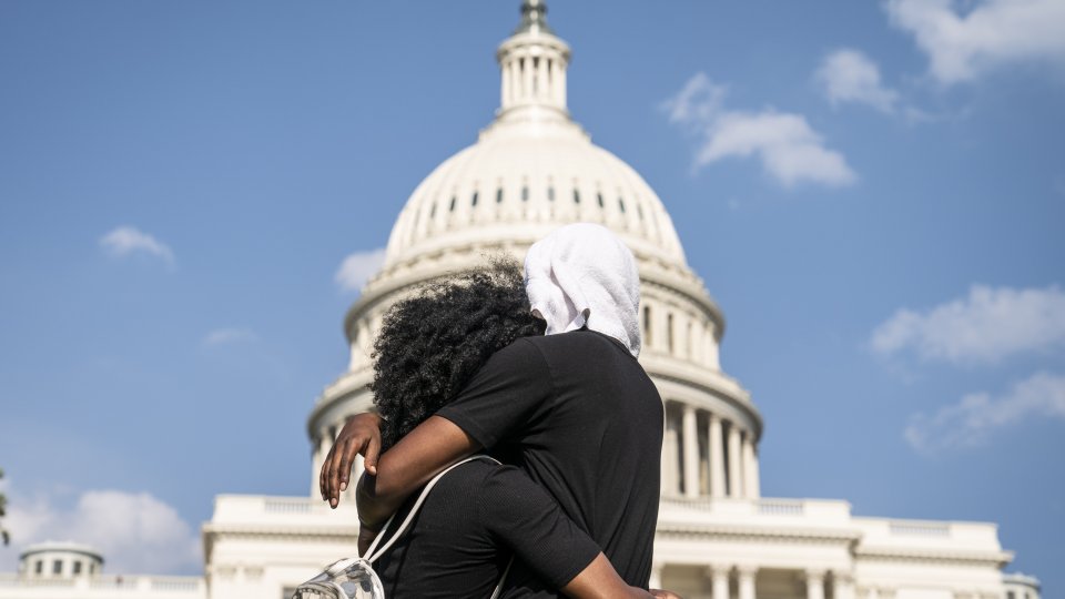 Women in front of White House