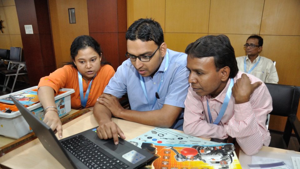 Indian students building a robot at a workshop of "Organising Indian and World Robot Olympiad," Kolkata 2016. Indian students building a robot at a workshop of "Organising Indian and World Robot Olympiad," Kolkata 2016.