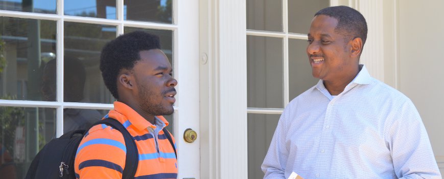 Stanford sophomore Javarcia Ivory (left) talks with Dr. Owen Garrick of Bridge Clinical Research outside an Oakland medical clinic. They collaborated on the Oakland Health Disparities Pilot Project in the summer of 2016.