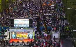 Opposing political rallies converge in South Korea