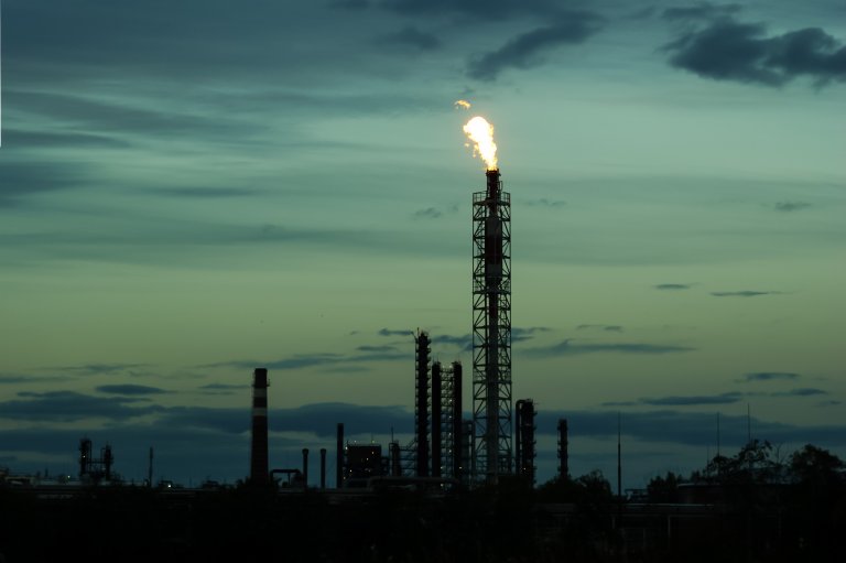 gettyimages 1047163044 gas flaring 3