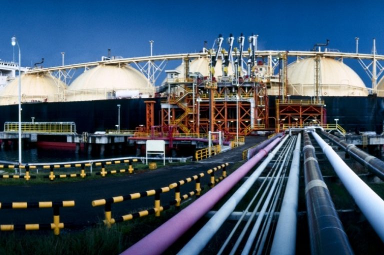 LNG Tanker and pipes iStock headliner