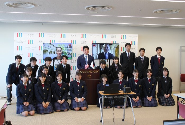 Stanford e-Kawasaki students and instructors