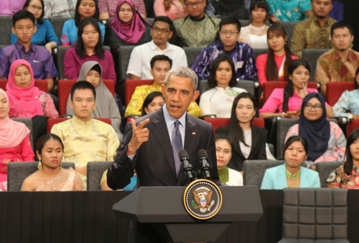 Barack Obama addresses a crowd of young leaders from ASEAN nations.
