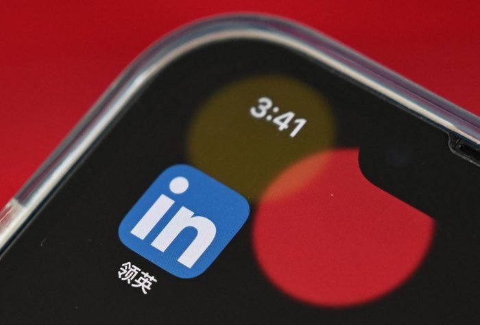image of iphone showing linkedin icon