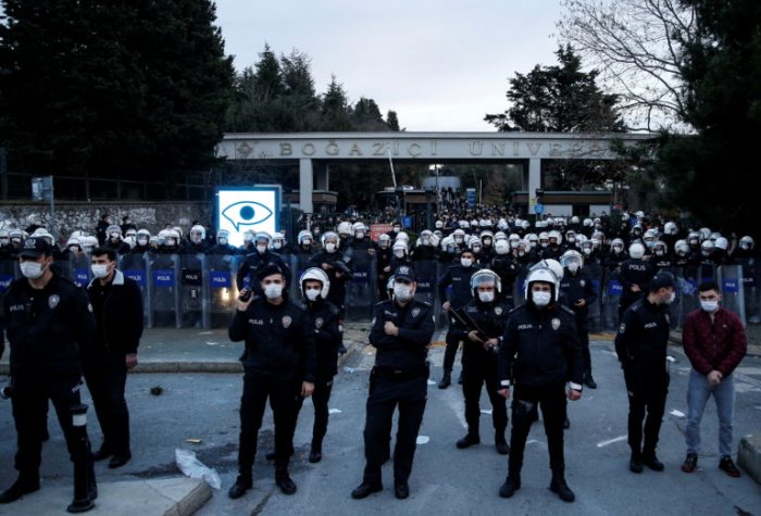 Turkish riot police block the main gate of Boğaziçi University during protests against President Erdogan’s appointment of a new rector. Istanbul, January 4, 2021.