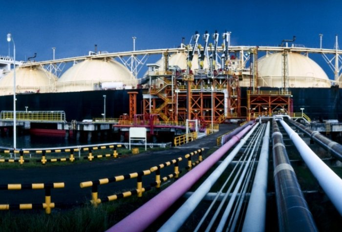 LNG Tanker and pipes iStock headliner