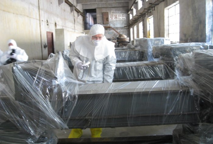 CISAC senior fellow Siegfried Hecker on a tour of North Korea's Yongbyon nuclear facility in 2008. CISAC senior fellow Siegfried Hecker on a tour of North Korea's Yongbyon nuclear facility in 2008.