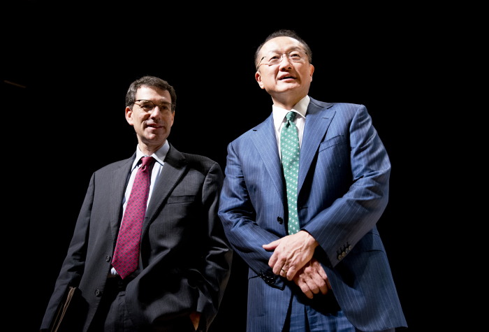 Wall Street Journal's Jacob Schlesinger (at Left) interviews World Bank President Jim Yong Kim at the 2012 Tokyo Annual Meetings of the International Monetary Fund and World Bank.